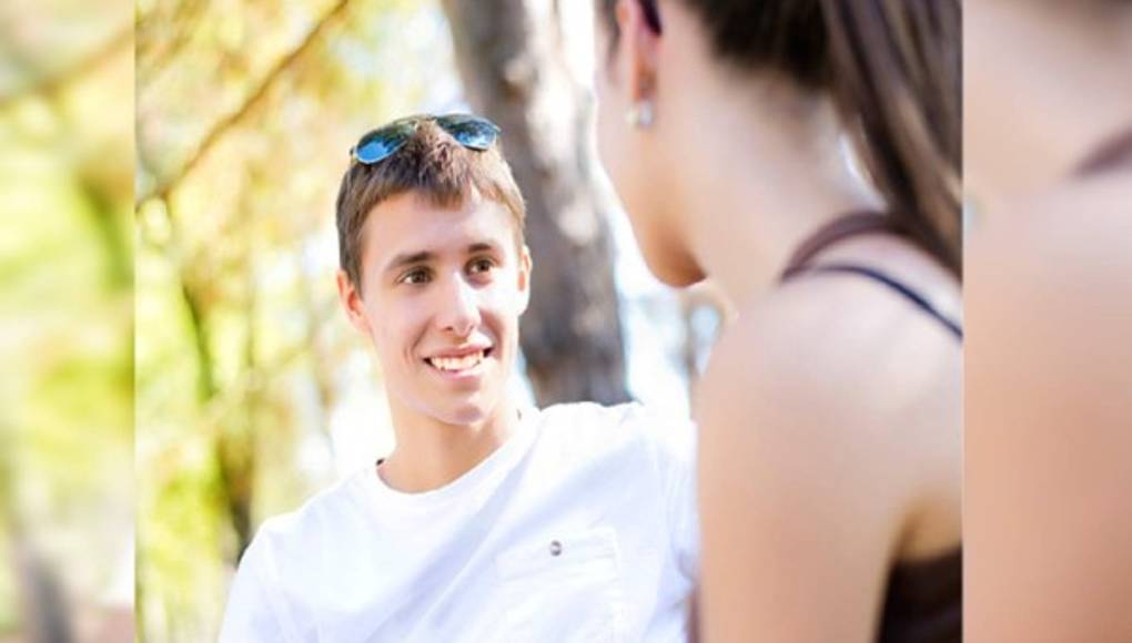 Enamorado en silencio de compañera de colegio