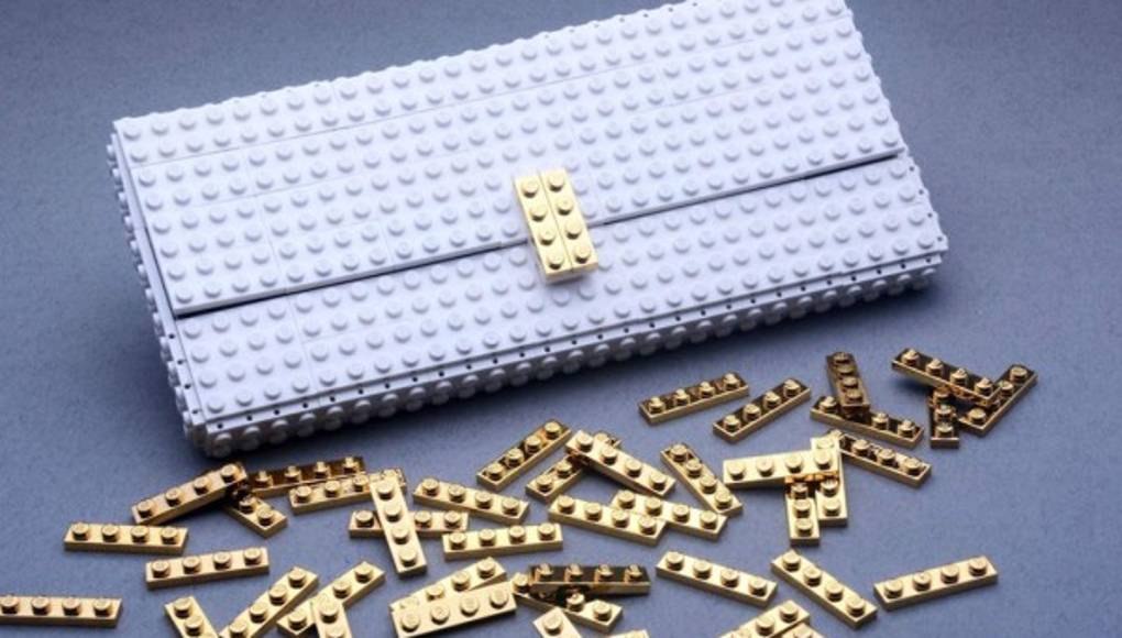 Utilizan figuras lego para diseñar carteras