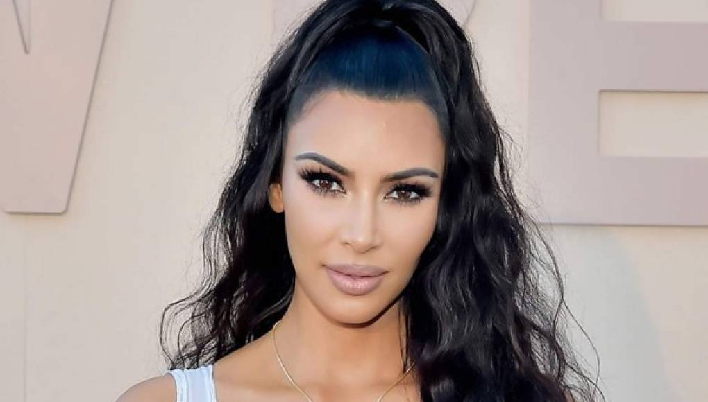 Kim Kardashian contrata a mujer como modelo, tras sacarla de prisión