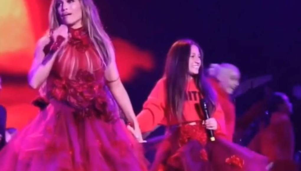 Jennifer López y su hija Emme sorprenden con dueto (VIDEO)