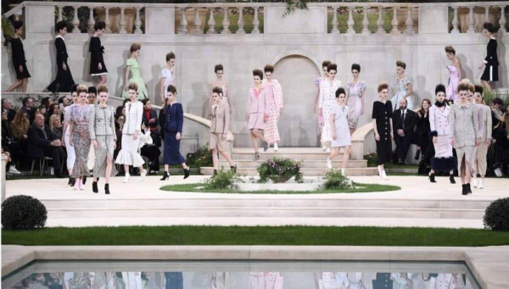 Karl Lagerfeld, ausente del desfile de Chanel en París por 'cansancio'