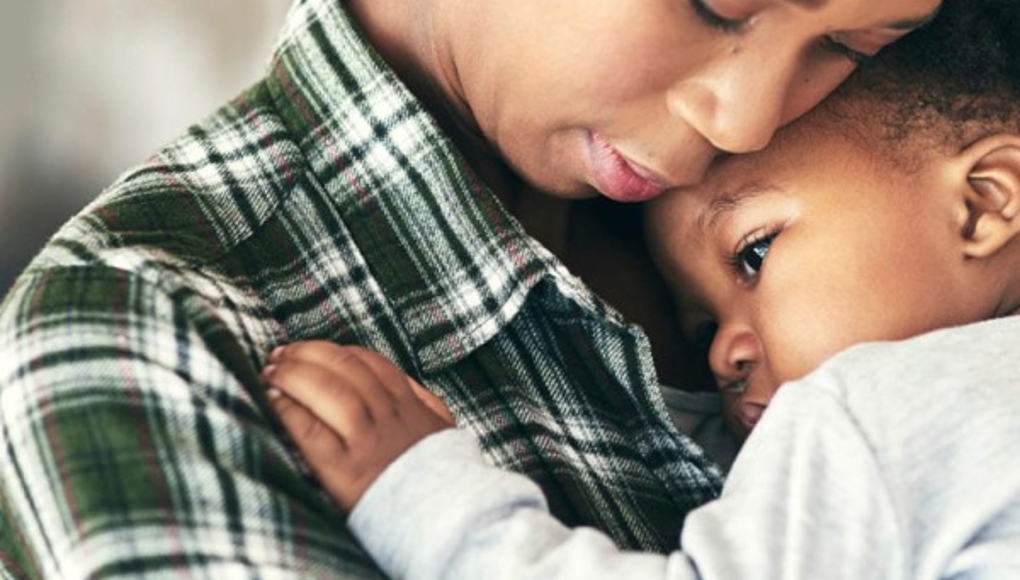 La abandona pero lo sigue viendo