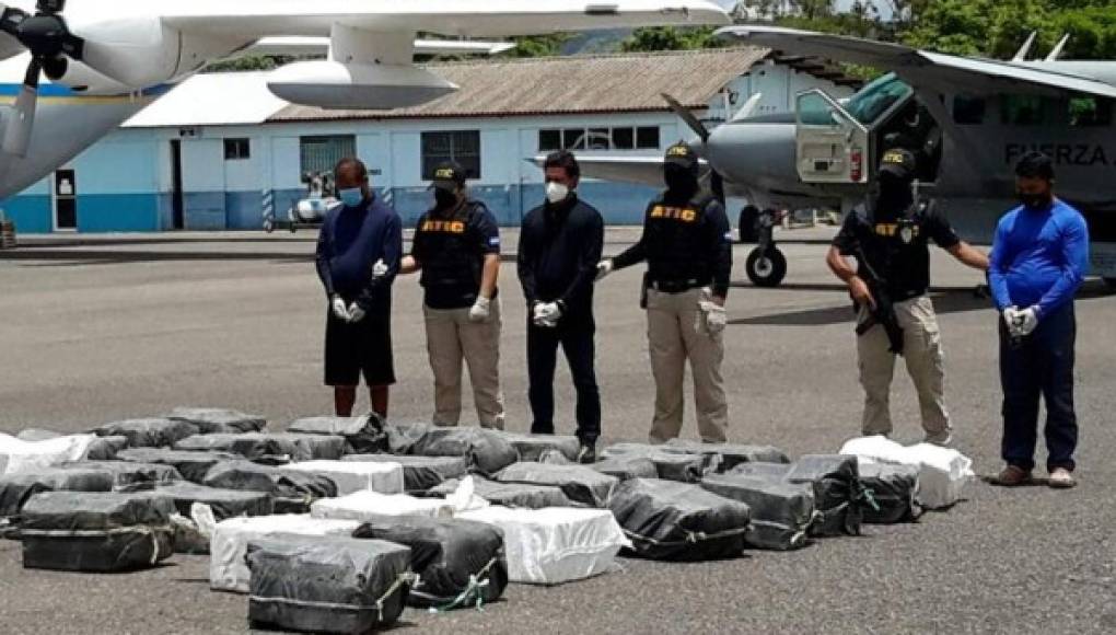Envían a prisión a tres hondureños detenidos con 901 kilos de cocaína