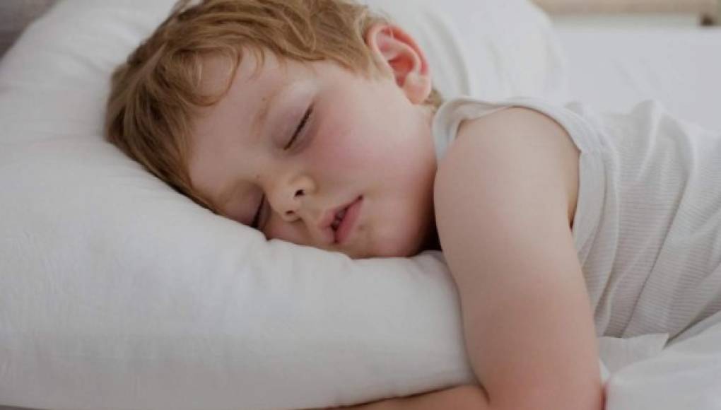 Qué hacer para que los hijos duerman mejor con el calor
