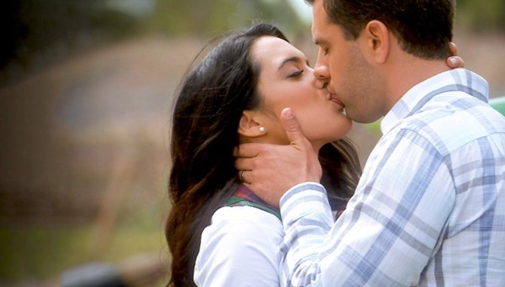 Descubre como besas según tu signo