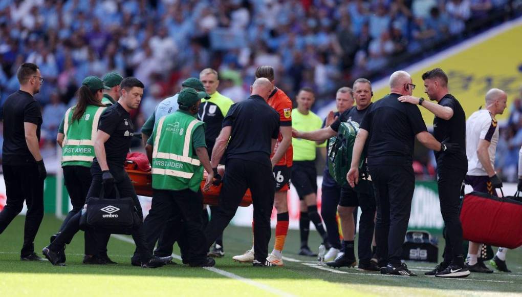 Tom Lockyer reconoció su preocupación por no saber todavía por qué sufrió esas dos crisis cardíacas: “He estado buscando y buscando respuestas. Era un día más en la oficina y todo iba bien hasta que pasó lo que pasó”.