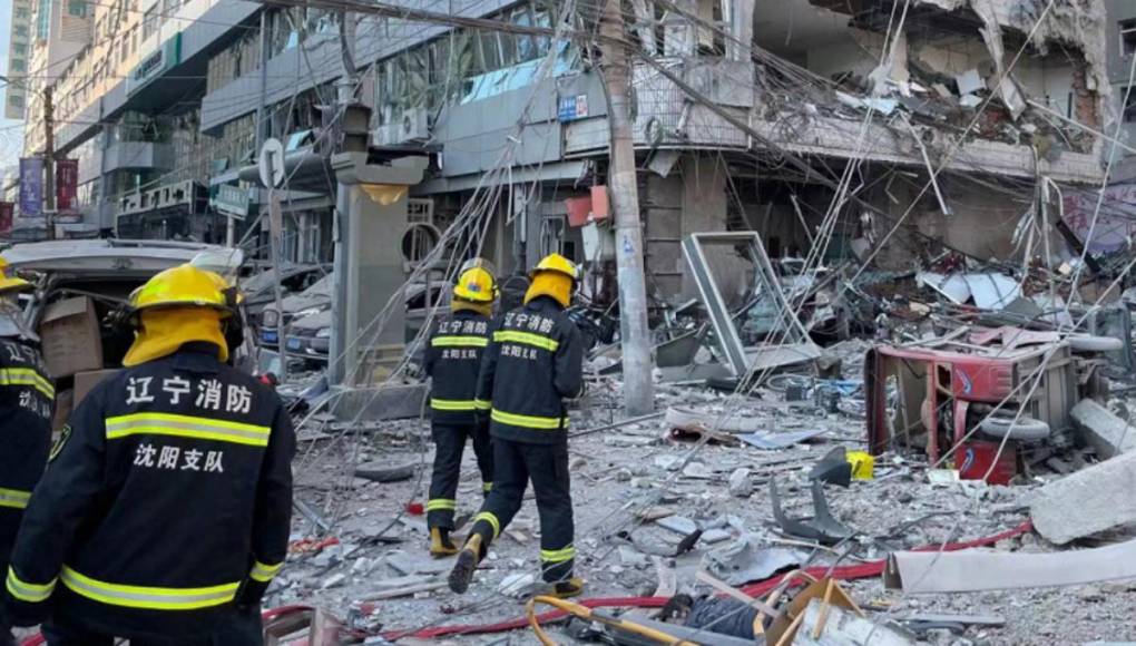 Al menos tres muertos y 27 atrapados tras explosión en un comedor en China