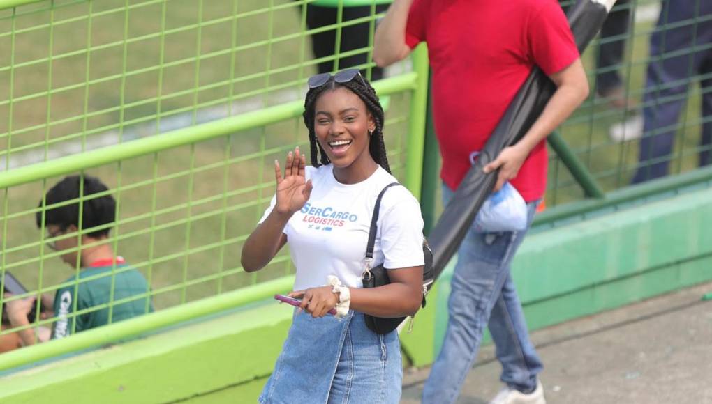 Bellas chicas y la fiesta del Yankel: ambientazo en el Marathón vs Génesis