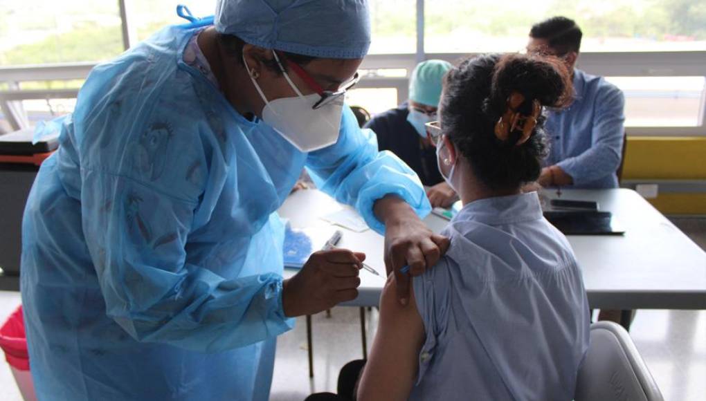 Se han aplicado más de 400,000 tercera dosis y refuerzo en Honduras