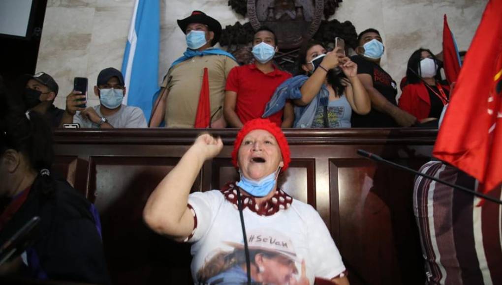 El “Congreso popular” hondureño: los diputados del pueblo entran al Legislativo