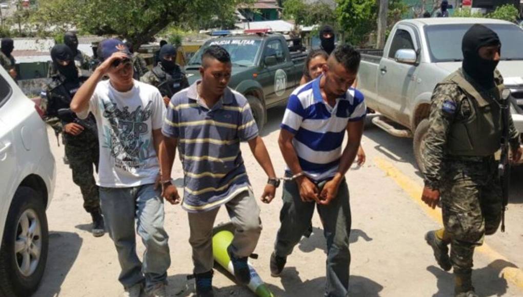 Capturan a cinco pandilleros infraganti en Santa Bárbara - Diario La Prensa