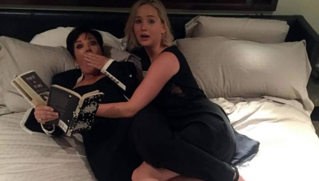 ¡Sorpresa Jennifer Lawrence y Kris Jenner en la cama!