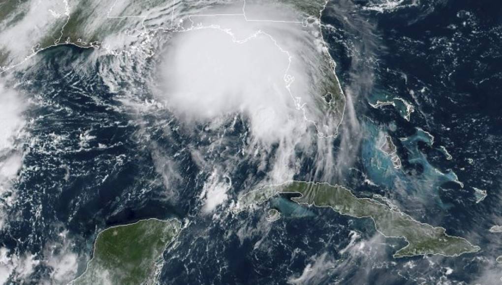Sally se convierte en huracán y amenaza el sur de EEUU