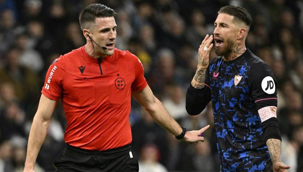 Por tanto, se entiende que Carlos Fernández Buergo y el resto de colegiados de Primera RFEF que ejercen como cuartos colegiados deberían de tener esta formación y certificación.