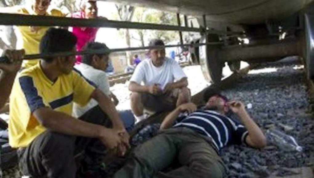 Prohíben a migrantes subir a la 'Bestia' en México