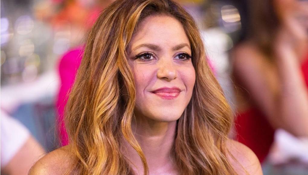 Tras terminar su relación con Piqué, la artista cafetera ha sido relacionada con otros famosos como Lewis Hamilton y Tom Cruise.