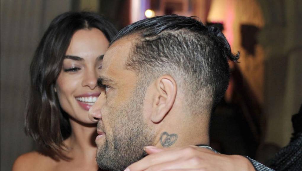 De acuerdo con reportes de medios, Sanz buscó el divorcio pero los trámite se pusieron el pausa. A principios de mes, tras salir Alves de prisión, compartieron una fotografía juntos y recientemente habló sobre el odio recibido en torno al caso mediático.