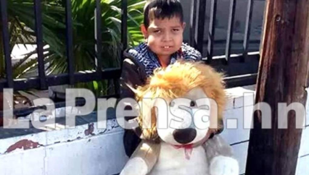 Niño hondureño con 'huesos de cristal' busca visa en EUA