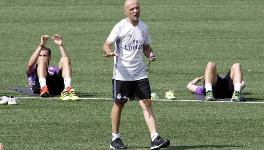 Pep Guardiola, junto a su equipo técnico entre los que destacan Juanma Lillo y Carlos Vicens como segundos entrenadores, han convencido a Ferran Soriano, director ejecutivo del Manchester City, para que haga todo lo posible e intente fichar a Antonio Pintus.