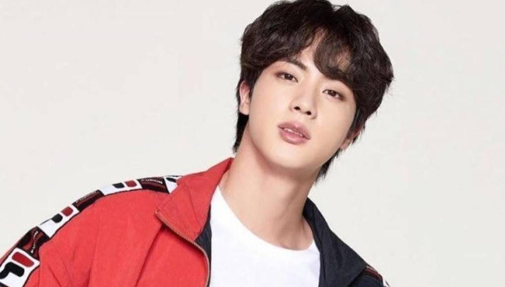 Jin del famoso grupo BTS saldrá del ejército el 12 de junio. El mayor de la boy band más famosa de Corea del Sur fue el primero de su banda en entrar al servicio militar obligatorio, por tanto, será el primero en completar los 18 meses requeridos.Army, su fandom, esperan que el cantante lance su primer álbum como solista, ya que es el único de sus compañeros que no lo hizo antes de unirse al ejército, solamente lanzó el exitoso sencillo Astronauta. Durante el Festa 2022 por fin de año, cuando anunciaron su hiatus grupal, Jin dijo que su disco sería el último lanzamiento solista de los miembros, hasta que todos puedan reunirse de nuevo en 2025 como grupo. Así que su debut viene en camino.