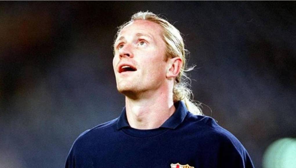 En el Barcelona el rendimiento de Petit, que sólo marcó un gol en 23 partidos, estuvo lastrado por los problemas físicos y su falta de entendimiento con el técnico Lorenzo Serra Ferrer (en su biografía el futbolista francés acusa al entrenador español no saber ni su posición en el campo).