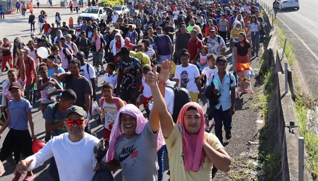 Caravana con 3.000 migrantes sale de sur de México en busca de regularización