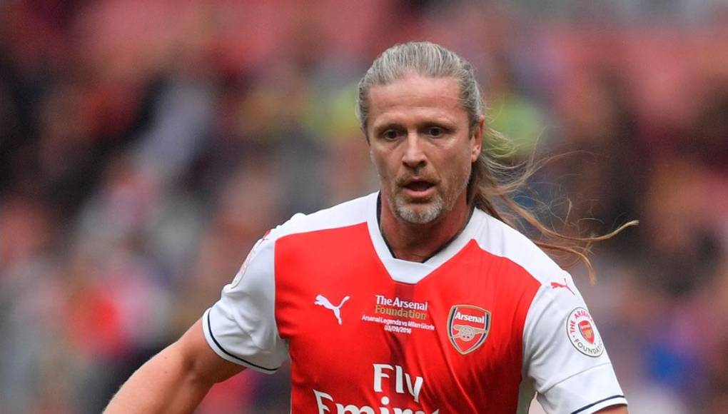 Petit asegura que el vestuario del Barcelona “estaba podrido por los clanes. Cuando entré por primera vez la mayoría ni me prestó atención, ni me saludaron. Había tres clanes. catalanes, holandeses y el resto. Adiós a la unidad”.