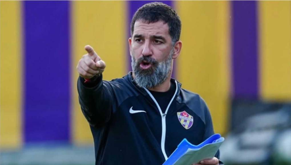 Arda Turan actualmente dirige al Eyüpspor de la TFF Primera División de Turquía.