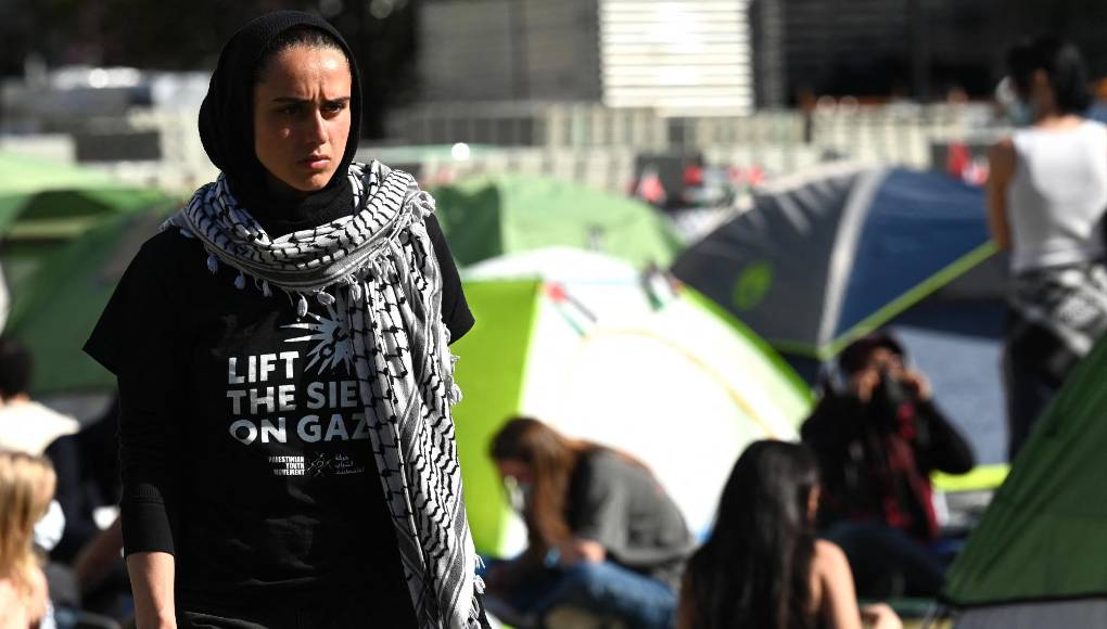 Grupos de estudiantes montaron tiendas de campaña en sus campus para denunciar el apoyo militar estadounidense a Israel y la situación humanitaria en la Franja de <b>Gaza</b> 