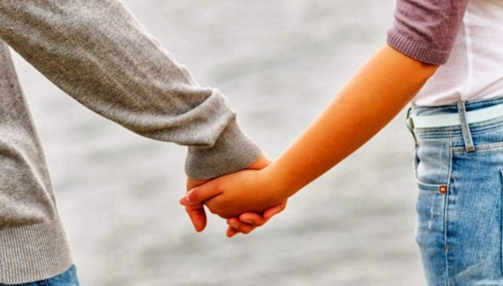 Adolescentes rebeldes inician relaciones antes de los 16 años