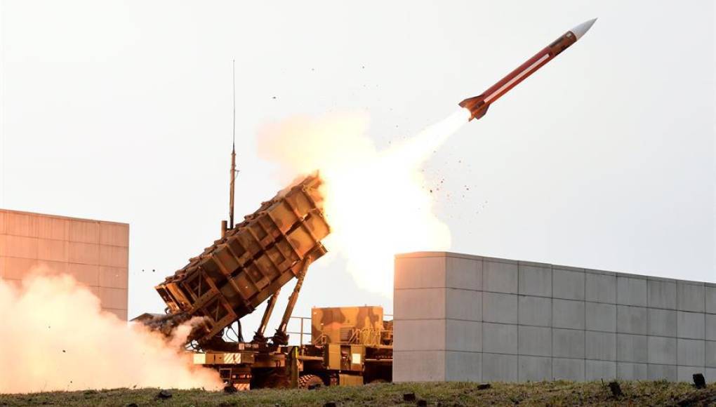 Corea del Norte dispara tres misiles balísticos tras declarar emergencia por covid-19