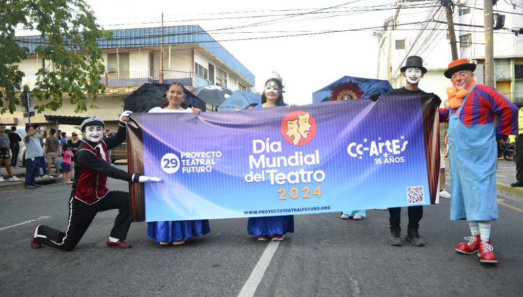 Cabe mencionar que las organizaciones presentes en este desfile fue Proyecto Teatral Futuro, Mi aporte social, Carrera de Administración Hostelera Instituto del José Trinidad Reyes, Carrera de Inglés UPNFM, Carrera de Educación Básica UPNFM, Mujeres en las Artes /Tegucigalpa, La casa del Artísta, Puerto Cortés, Grupo de expresión artística de Omoa, Compañía teatral sobretablas, Juegos tradicionales San Marcos y Grupo de animación Nubes de Colores
