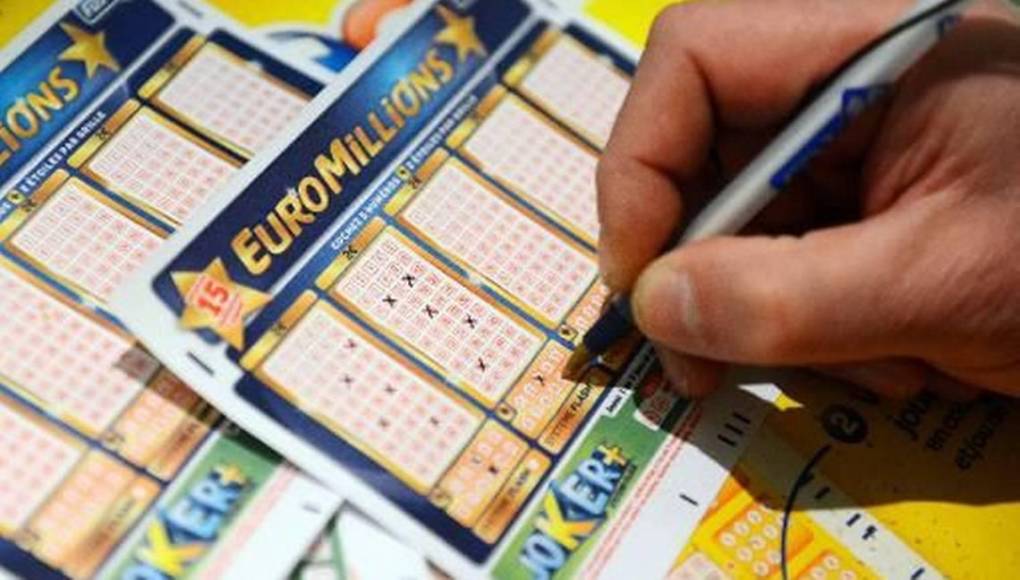 Pareja británica gana 230 millones de dólares en la lotería