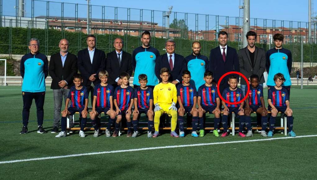 “Tengo 9 años, vivo en Girona y soy un jugador de La Masía del FC Barcelona. Mientras que juegue en la de España o en la Selección de Honduras, siempre me voy a sentir hondureño, yo elijo a los dos. Mientras esté bien, Honduras o España, la que me convoque con ella jugaré”, dijo en una visita a Honduras.