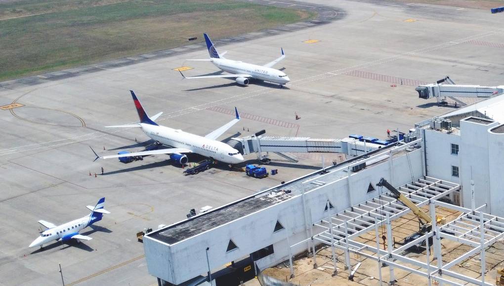 El Villeda que actualmente tiene tres mangas de embarque, pero que a veces solo funciona con dos por el mal estado de la tercera, pasará a tener cuatro mangas de embarque, dejando espacio para una quinta, aseguraron.