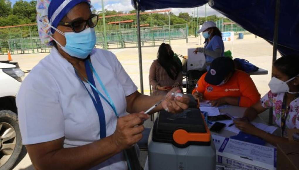 Vacunación contra covid-19 en Tegucigalpa será por citas a partir de mañana