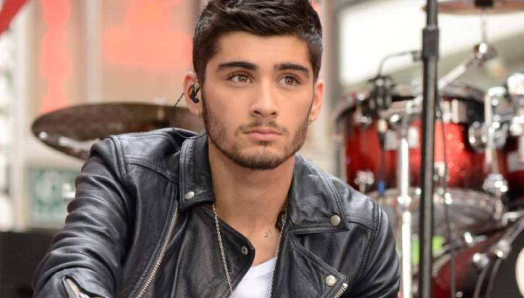 Fans de One Direction le roban el bolso a Zayn Malik