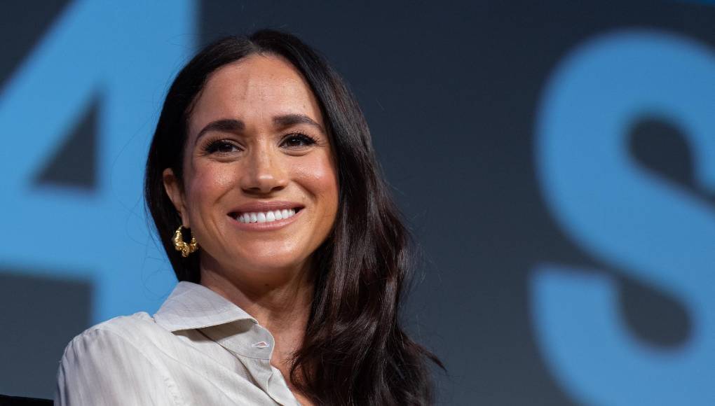 La duquesa de Sussex, Meghan Markle, volvió a Instagram para presentar el proyecto ‘American Riviera Orchard’, su nueva marca que tiene previsto vender productos de cocina desde vajillas y copas a jaleas y mermeladas, en un regreso que coincide con la tormenta mediática sobre la monarquía de Reino Unido por la desaparición de la vida pública de la princesa de Gales, Kate Middleton.