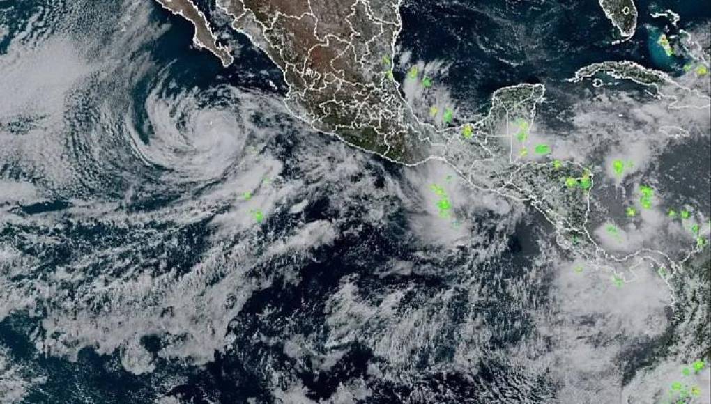 Celia se intensifica a tormenta tropical en costas del estado de Oaxaca