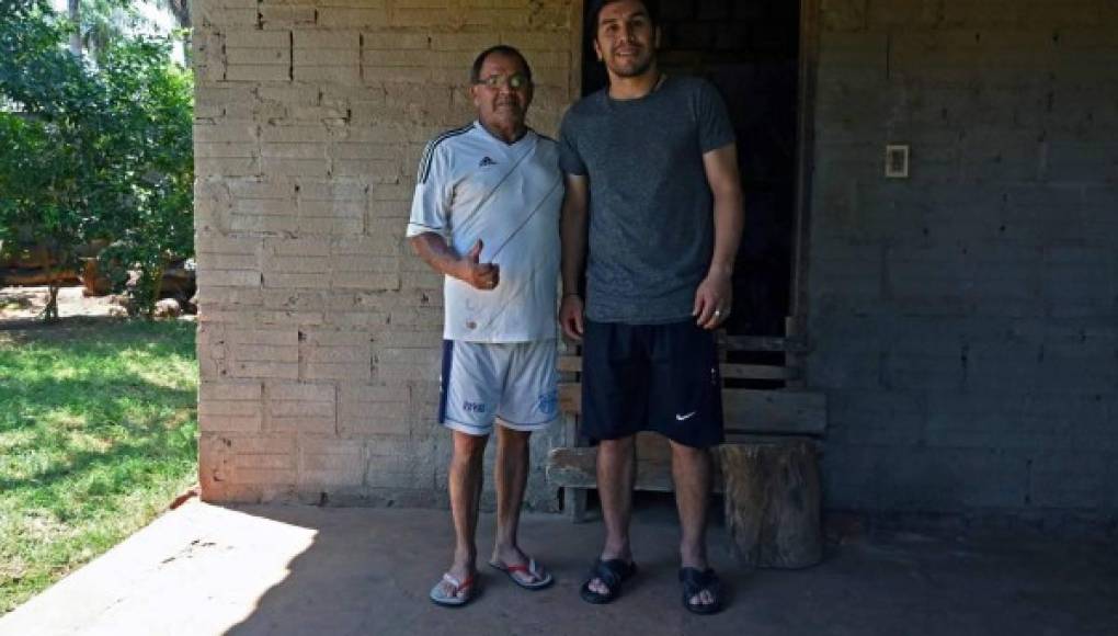 A sus 43 años en la actualidad, Cabañas, quien anotó 98 goles en 164 partidos con el América en tres años y medio, se vio obligado a retirarse prematuramente del deporte que amaba.