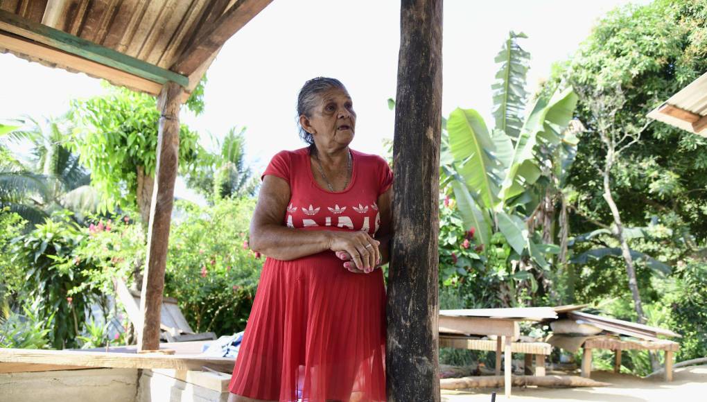 Doña Mélida Hernández, alguien muy cercano a la víctima, confesó que desde entonces siguen llorando su ausencia en toda la zona. 
