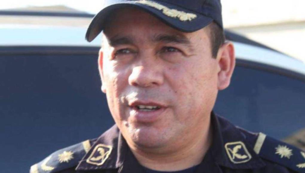 Mauricio Hernández Pineda, exfuncionario de la Policía Nacional y primo del expresidente Juan Orlando Hernández, se declaró culpable de un delito relacionado con narcotráfico en una corte federal de Nueva York. Permanece en las celdas del Centro Metropolitano a la espera de su sentencia. 