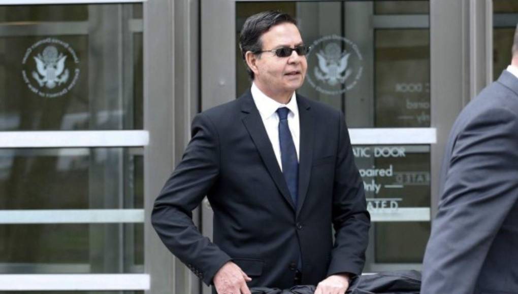 Rafael Callejas, expresidente de Honduras (1990-1994) y el máximo dirigente de fútbol en el país entre 2002 y 2015, se declaró culpable de varios delitos en el marco de de las investigaciones que lideraba Estados Unidos sobre la presunta corrupción dentro de la FIFA, órgano rector del fútbol mundial. Permaneció un tiempo preso en el Centro Metropolitano de Brooklyn y luego obtuvo libertad bajo fianza, pero falleció. 