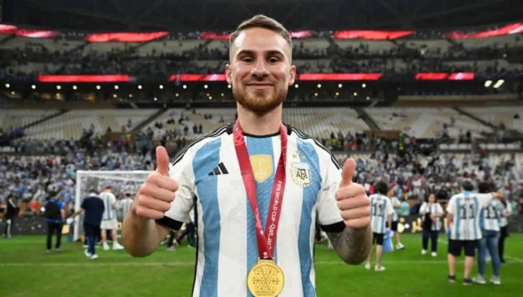 Mac Allister fue campeón con la Selección de Argentina el pasado 18 de diciembre del 2022 en el Mundial de Qatar tras vencer a Francia.