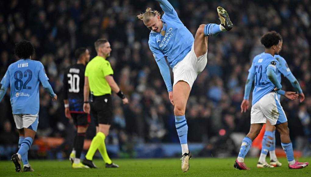 La curiosa celebración de Erling Haaland tras su gol que sentenció el partido antes del final del primer tiempo.