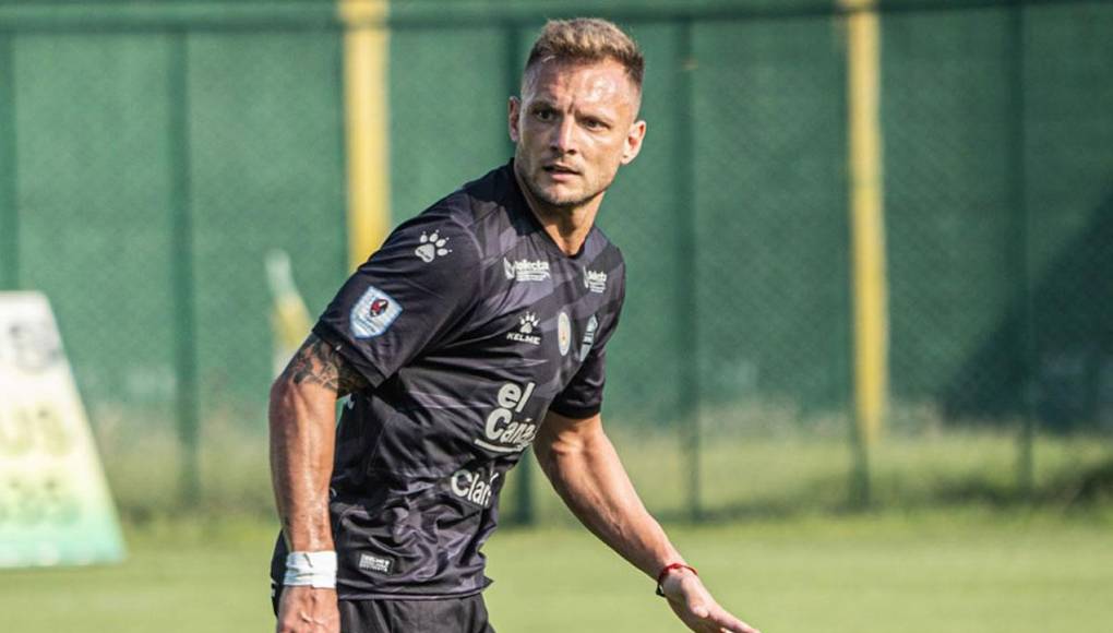 Real España evalúa la continuidad del defensor argentino Sebastián Hernández al restarle seis meses de contrato.