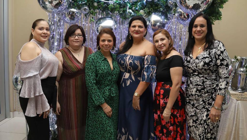 Una amena reunión se llevó a cabo por la excompañeras de la promoción de 1973 del Instituto María Auxiliadora de San Pedro Sula. 40 damas compartieron entre la alegría y la amistad que aún perdura después de los años. El salón Trujillo del Hotel Copantl fue sede del efusivo evento social. 