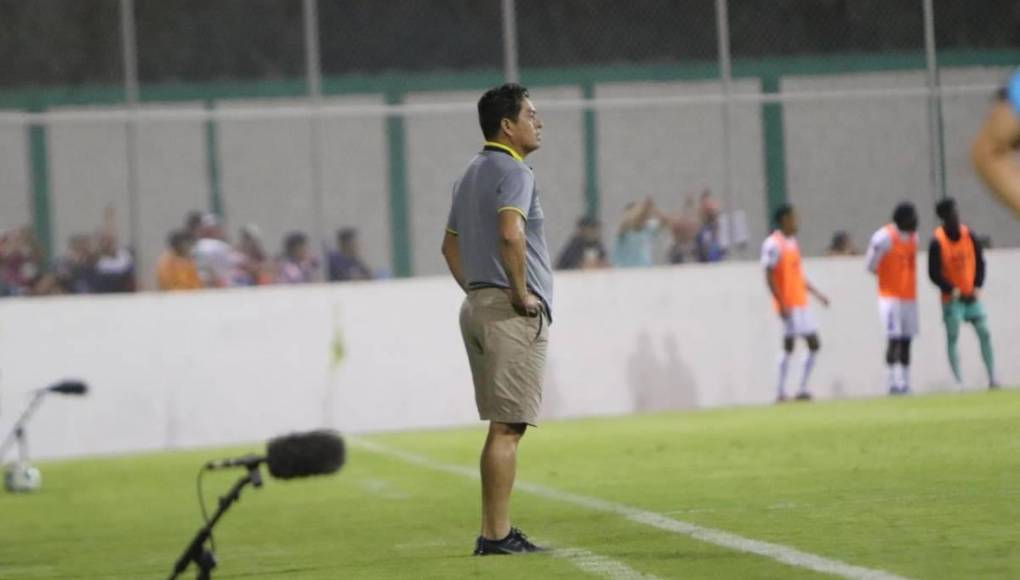 “Voy a continuar, salimos de una reunión con el presidente los capitanes del equipo. Voy a seguir ya que se llegó a un termino”, señaló el DT en conversación con Erlin Varela, periodista de Grupo OPSA.