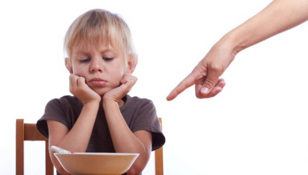 Muchos padres presionan a sus hijos con la comida