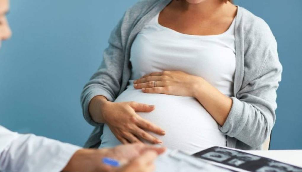 La covid no pasa de la mamá al feto durante el embarazo, según un estudio